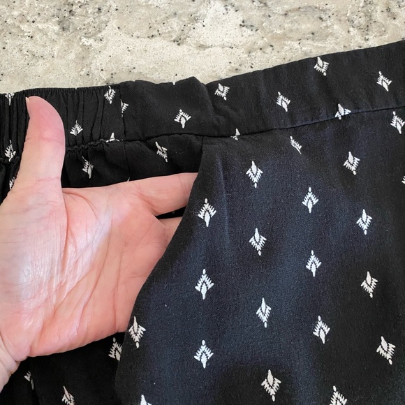 EUC Loft black with white design elastic waist pants, size Medium - Picture 4 of 6